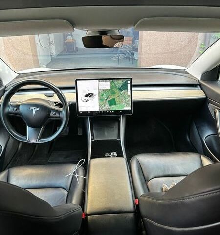 Белый Тесла Модель 3, объемом двигателя 0 л и пробегом 124 тыс. км за 17100 $, фото 6 на Automoto.ua