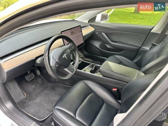 Белый Тесла Модель 3, объемом двигателя 0 л и пробегом 80 тыс. км за 22200 $, фото 12 на Automoto.ua