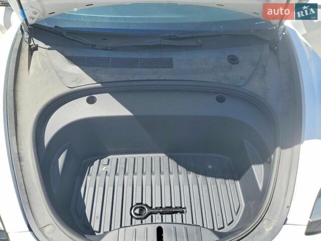 Белый Тесла Модель 3, объемом двигателя 0 л и пробегом 123 тыс. км за 6500 $, фото 10 на Automoto.ua
