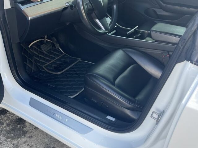 Білий Тесла Модель 3, об'ємом двигуна 0 л та пробігом 170 тис. км за 17000 $, фото 4 на Automoto.ua