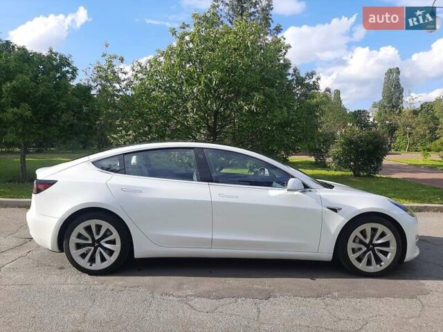 Белый Тесла Модель 3, объемом двигателя 0 л и пробегом 40 тыс. км за 21500 $, фото 5 на Automoto.ua