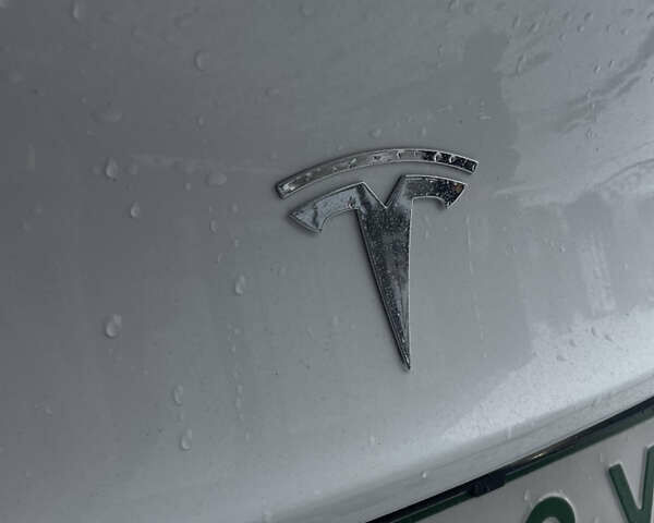 Белый Тесла Модель 3, объемом двигателя 0 л и пробегом 105 тыс. км за 19999 $, фото 12 на Automoto.ua