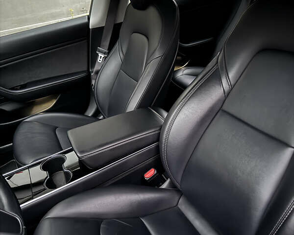 Белый Тесла Модель 3, объемом двигателя 0 л и пробегом 123 тыс. км за 16900 $, фото 15 на Automoto.ua