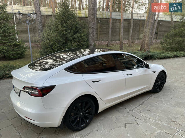 Белый Тесла Модель 3, объемом двигателя 0 л и пробегом 105 тыс. км за 17999 $, фото 4 на Automoto.ua