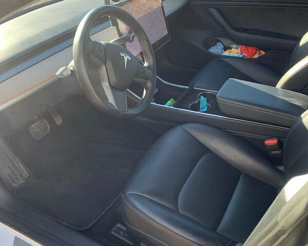 Білий Тесла Модель 3, об'ємом двигуна 0 л та пробігом 121 тис. км за 17500 $, фото 6 на Automoto.ua