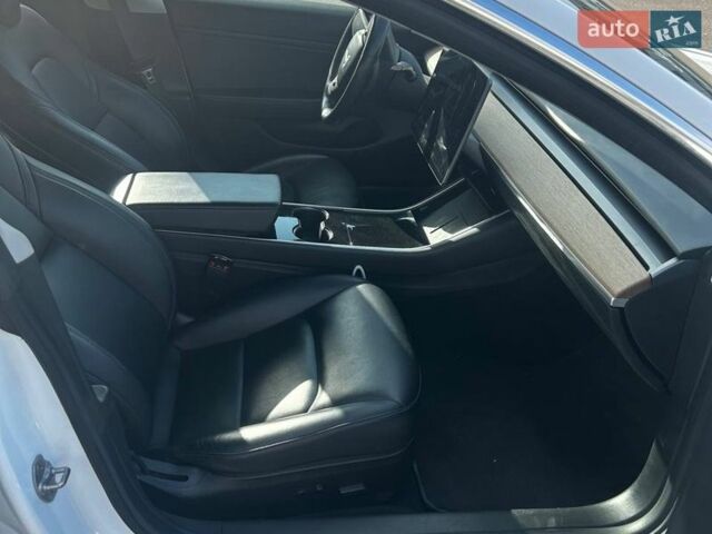 Білий Тесла Модель 3, об'ємом двигуна 0 л та пробігом 146 тис. км за 17200 $, фото 12 на Automoto.ua