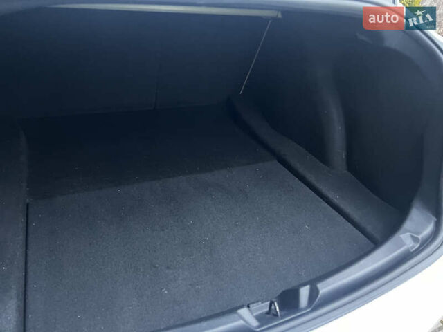 Белый Тесла Модель 3, объемом двигателя 0 л и пробегом 85 тыс. км за 19399 $, фото 32 на Automoto.ua