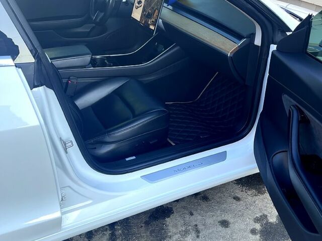 Белый Тесла Модель 3, объемом двигателя 0 л и пробегом 165 тыс. км за 17000 $, фото 4 на Automoto.ua