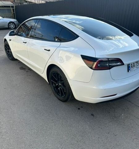 Белый Тесла Модель 3, объемом двигателя 0 л и пробегом 180 тыс. км за 16000 $, фото 2 на Automoto.ua