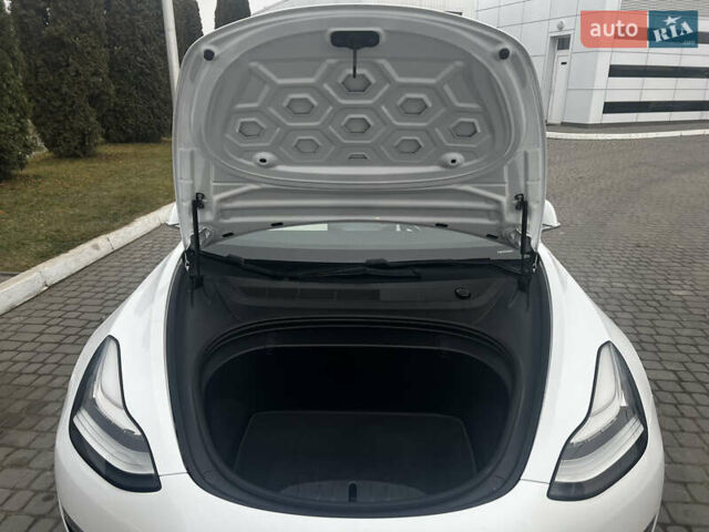 Белый Тесла Модель 3, объемом двигателя 0 л и пробегом 85 тыс. км за 19399 $, фото 22 на Automoto.ua