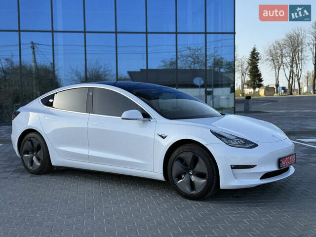 Белый Тесла Модель 3, объемом двигателя 0 л и пробегом 90 тыс. км за 17600 $, фото 11 на Automoto.ua
