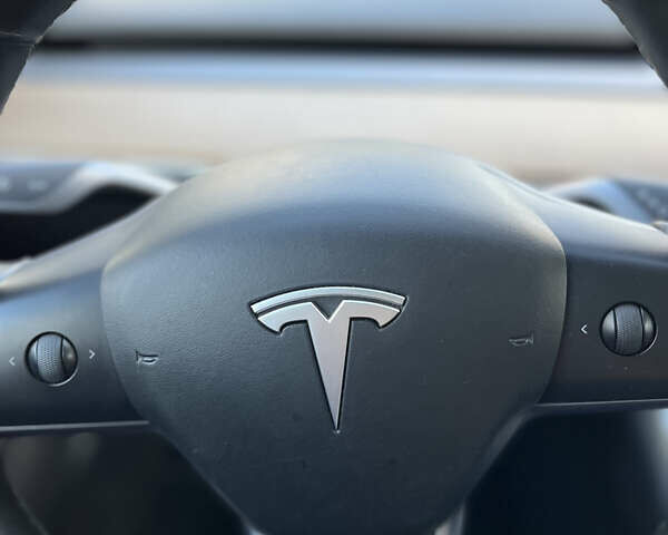 Белый Тесла Модель 3, объемом двигателя 0 л и пробегом 78 тыс. км за 27300 $, фото 29 на Automoto.ua