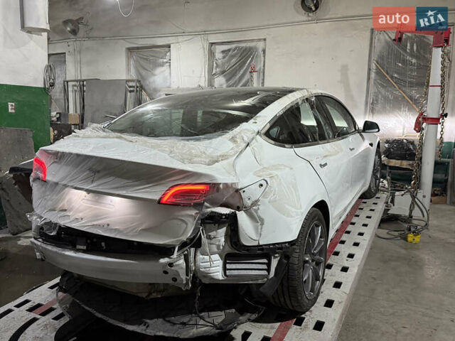 Белый Тесла Модель 3, объемом двигателя 0 л и пробегом 174 тыс. км за 11999 $, фото 4 на Automoto.ua