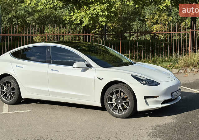 Білий Тесла Модель 3, об'ємом двигуна 0 л та пробігом 162 тис. км за 17500 $, фото 1 на Automoto.ua