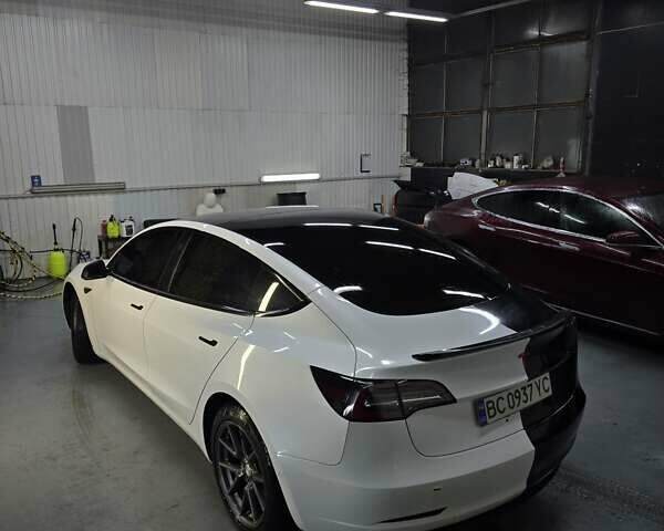 Белый Тесла Модель 3, объемом двигателя 0 л и пробегом 72 тыс. км за 16750 $, фото 4 на Automoto.ua