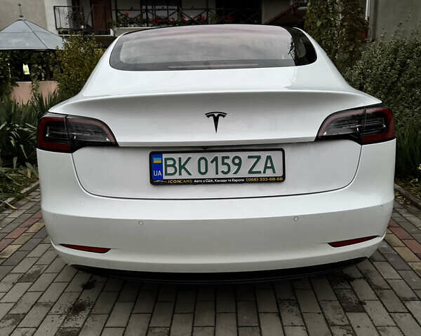 Белый Тесла Модель 3, объемом двигателя 0 л и пробегом 123 тыс. км за 16900 $, фото 8 на Automoto.ua