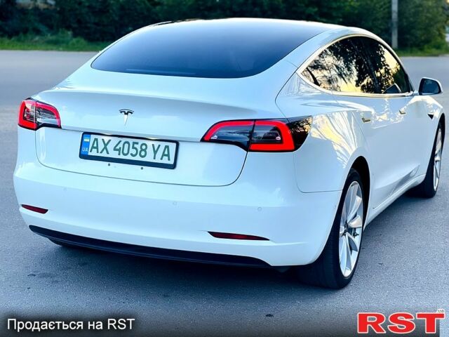 Білий Тесла Модель 3, об'ємом двигуна 0 л та пробігом 107 тис. км за 18000 $, фото 3 на Automoto.ua