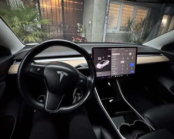 Белый Тесла Модель 3, объемом двигателя 0 л и пробегом 123 тыс. км за 16499 $, фото 18 на Automoto.ua