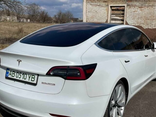 Білий Тесла Модель 3, об'ємом двигуна 0 л та пробігом 51 тис. км за 18500 $, фото 4 на Automoto.ua