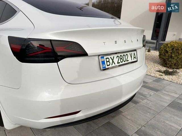Белый Тесла Модель 3, объемом двигателя 0 л и пробегом 132 тыс. км за 20100 $, фото 35 на Automoto.ua