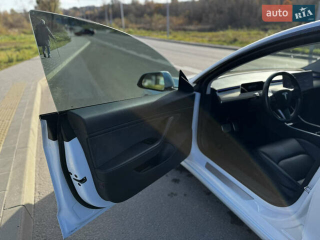 Белый Тесла Модель 3, объемом двигателя 0 л и пробегом 92 тыс. км за 16499 $, фото 11 на Automoto.ua