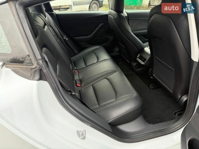 Білий Тесла Модель 3, об'ємом двигуна 0 л та пробігом 93 тис. км за 15800 $, фото 17 на Automoto.ua