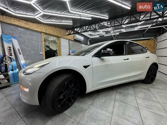 Белый Тесла Модель 3, объемом двигателя 0 л и пробегом 177 тыс. км за 22999 $, фото 1 на Automoto.ua