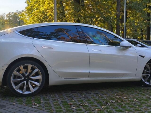 Белый Тесла Модель 3, объемом двигателя 0 л и пробегом 220 тыс. км за 16000 $, фото 4 на Automoto.ua