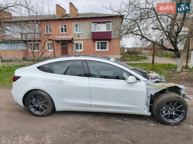 Белый Тесла Модель 3, объемом двигателя 0 л и пробегом 77 тыс. км за 9100 $, фото 3 на Automoto.ua