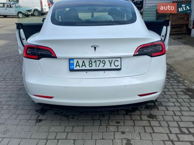 Белый Тесла Модель 3, объемом двигателя 0 л и пробегом 150 тыс. км за 16299 $, фото 4 на Automoto.ua