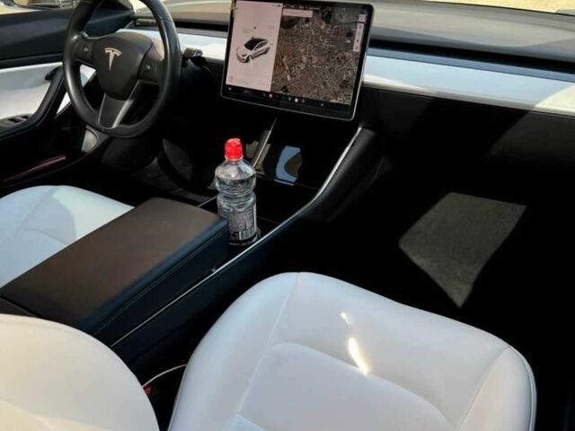 Белый Тесла Модель 3, объемом двигателя 0 л и пробегом 136 тыс. км за 11600 $, фото 4 на Automoto.ua