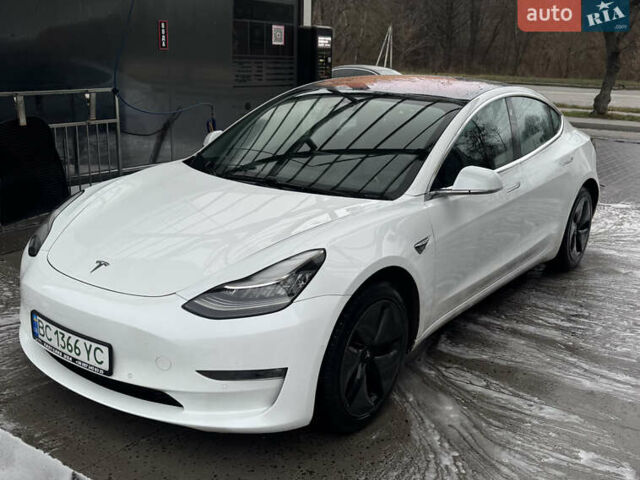 Белый Тесла Модель 3, объемом двигателя 0 л и пробегом 131 тыс. км за 16000 $, фото 1 на Automoto.ua