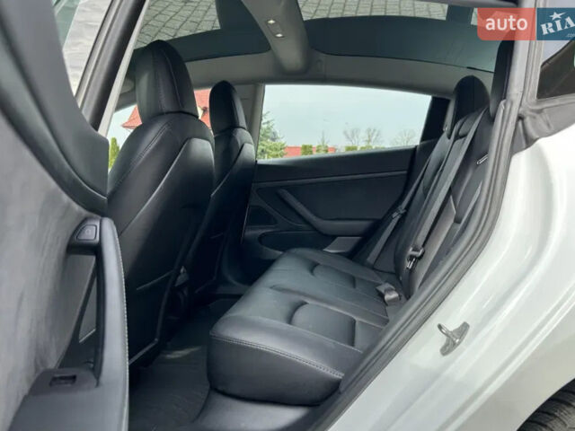 Білий Тесла Модель 3, об'ємом двигуна 0 л та пробігом 150 тис. км за 25700 $, фото 10 на Automoto.ua
