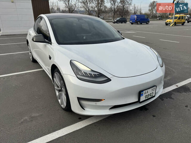 Белый Тесла Модель 3, объемом двигателя 0 л и пробегом 299 тыс. км за 16000 $, фото 1 на Automoto.ua