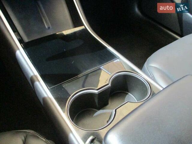 Белый Тесла Модель 3, объемом двигателя 0 л и пробегом 53 тыс. км за 6700 $, фото 8 на Automoto.ua