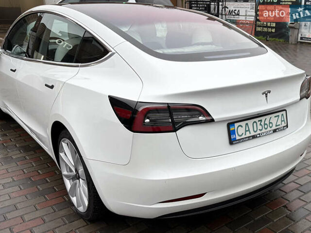 Білий Тесла Модель 3, об'ємом двигуна 0 л та пробігом 41 тис. км за 20000 $, фото 2 на Automoto.ua