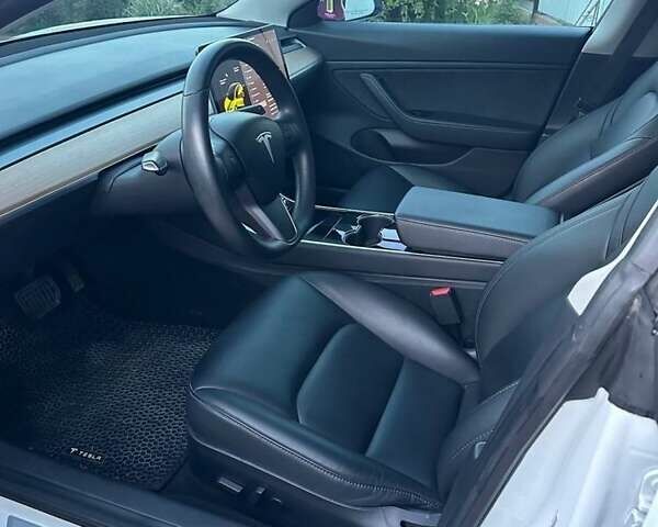 Белый Тесла Модель 3, объемом двигателя 0 л и пробегом 92 тыс. км за 19000 $, фото 5 на Automoto.ua