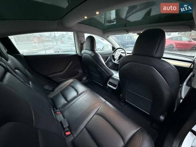 Білий Тесла Модель 3, об'ємом двигуна 0 л та пробігом 123 тис. км за 12800 $, фото 22 на Automoto.ua