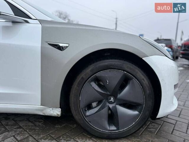 Білий Тесла Модель 3, об'ємом двигуна 0 л та пробігом 123 тис. км за 12800 $, фото 6 на Automoto.ua