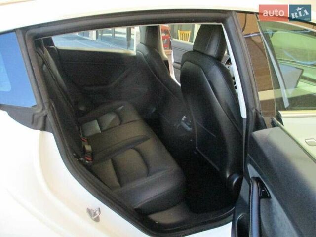 Белый Тесла Модель 3, объемом двигателя 0 л и пробегом 53 тыс. км за 6700 $, фото 12 на Automoto.ua