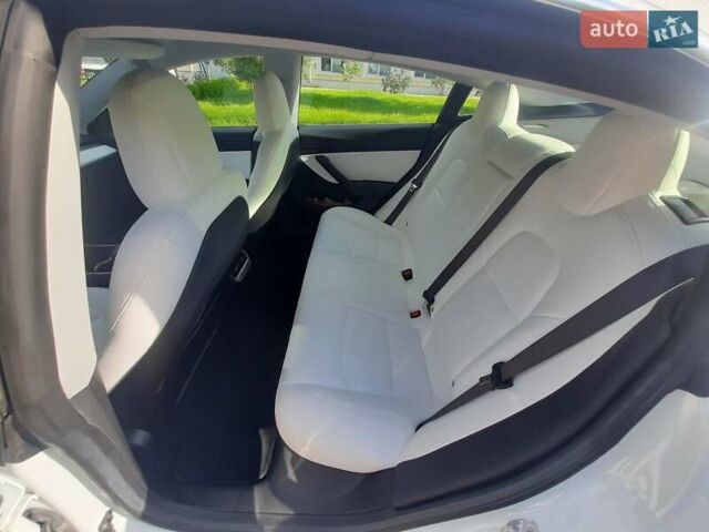 Белый Тесла Модель 3, объемом двигателя 0 л и пробегом 40 тыс. км за 21500 $, фото 15 на Automoto.ua