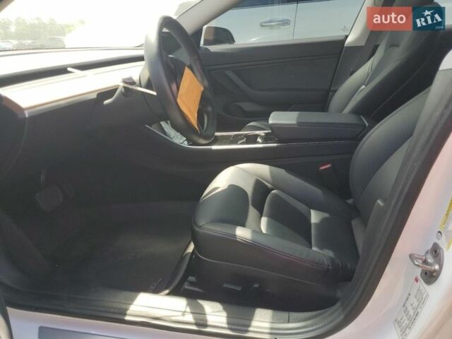 Белый Тесла Модель 3, объемом двигателя 0 л и пробегом 104 тыс. км за 3000 $, фото 6 на Automoto.ua