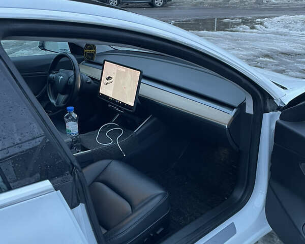 Білий Тесла Модель 3, об'ємом двигуна 0 л та пробігом 212 тис. км за 14250 $, фото 8 на Automoto.ua