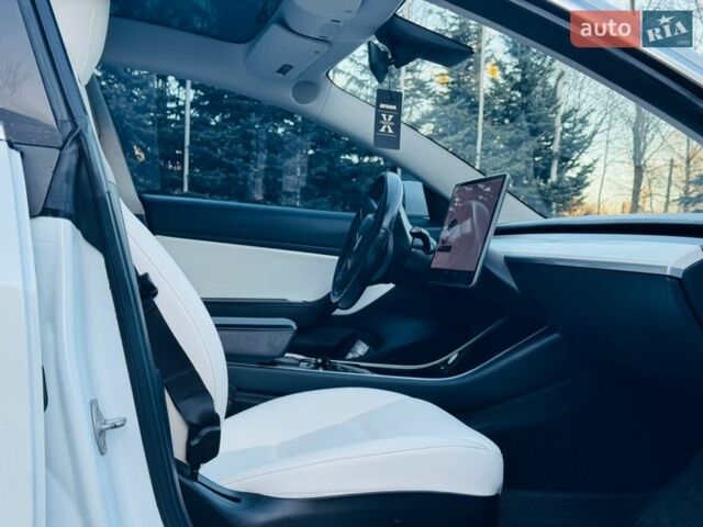 Білий Тесла Модель 3, об'ємом двигуна 0 л та пробігом 116 тис. км за 15500 $, фото 5 на Automoto.ua