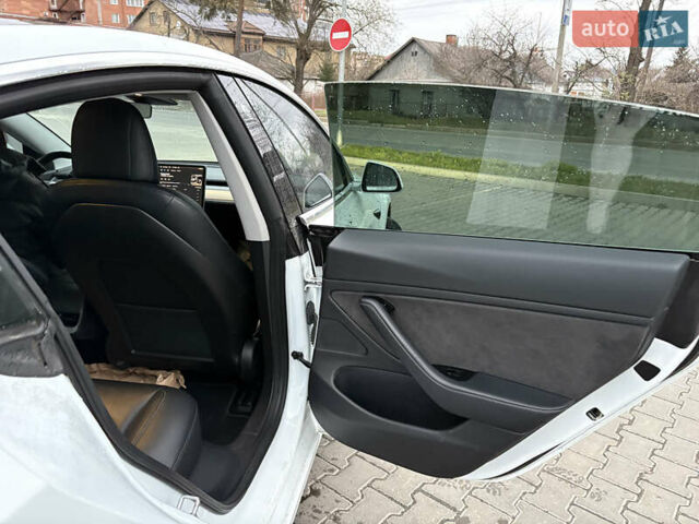 Білий Тесла Модель 3, об'ємом двигуна 0 л та пробігом 94 тис. км за 16300 $, фото 14 на Automoto.ua