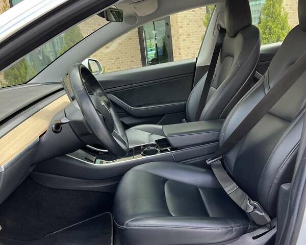 Білий Тесла Модель 3, об'ємом двигуна 0 л та пробігом 114 тис. км за 19999 $, фото 18 на Automoto.ua