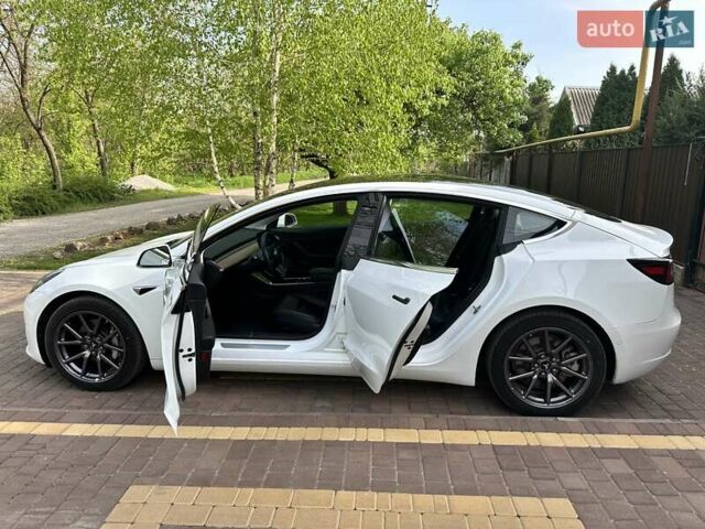 Белый Тесла Модель 3, объемом двигателя 0 л и пробегом 80 тыс. км за 22200 $, фото 9 на Automoto.ua