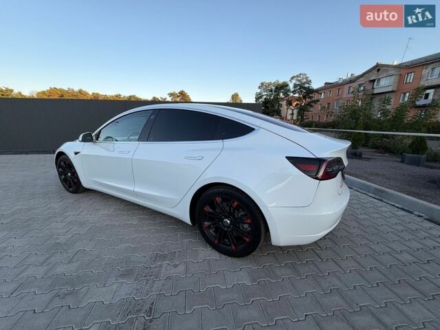 Белый Тесла Модель 3, объемом двигателя 0 л и пробегом 240 тыс. км за 18000 $, фото 5 на Automoto.ua