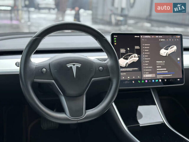 Білий Тесла Модель 3, об'ємом двигуна 0 л та пробігом 118 тис. км за 14999 $, фото 82 на Automoto.ua