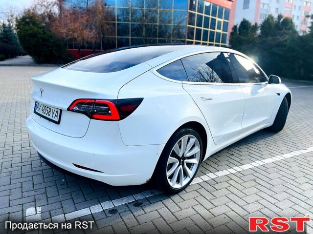 Білий Тесла Модель 3, об'ємом двигуна 0 л та пробігом 114 тис. км за 19000 $, фото 2 на Automoto.ua